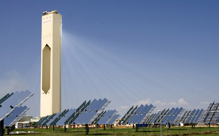 solar power tower plant. solar thermal power plant
