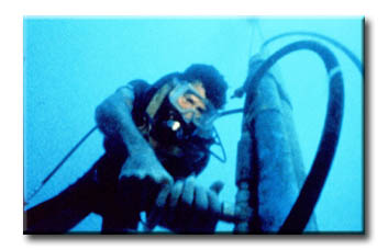45_Pleass_Underwater_Desal_Unit.JPG (21486 bytes)